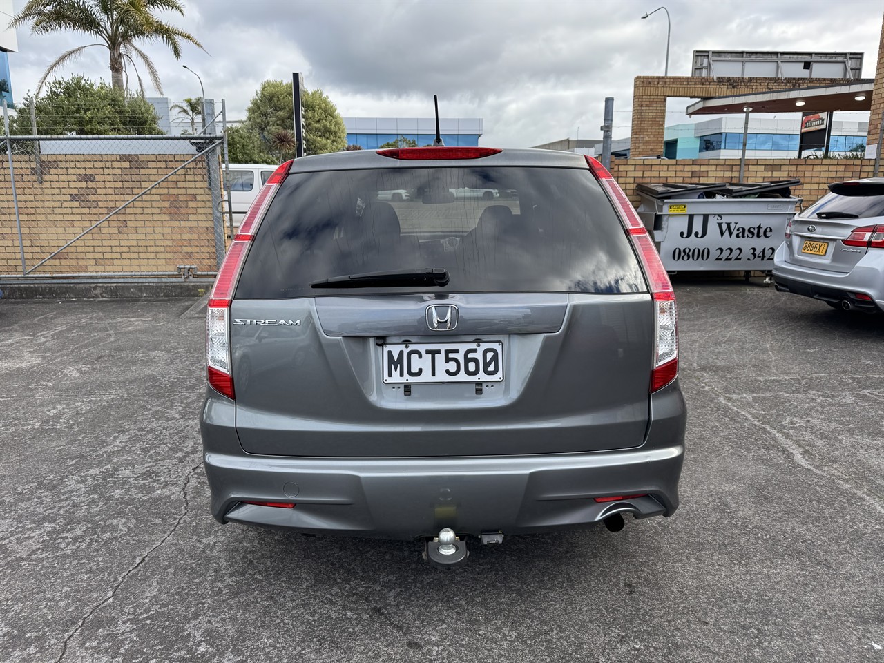 2010 Honda Stream thumbnail
