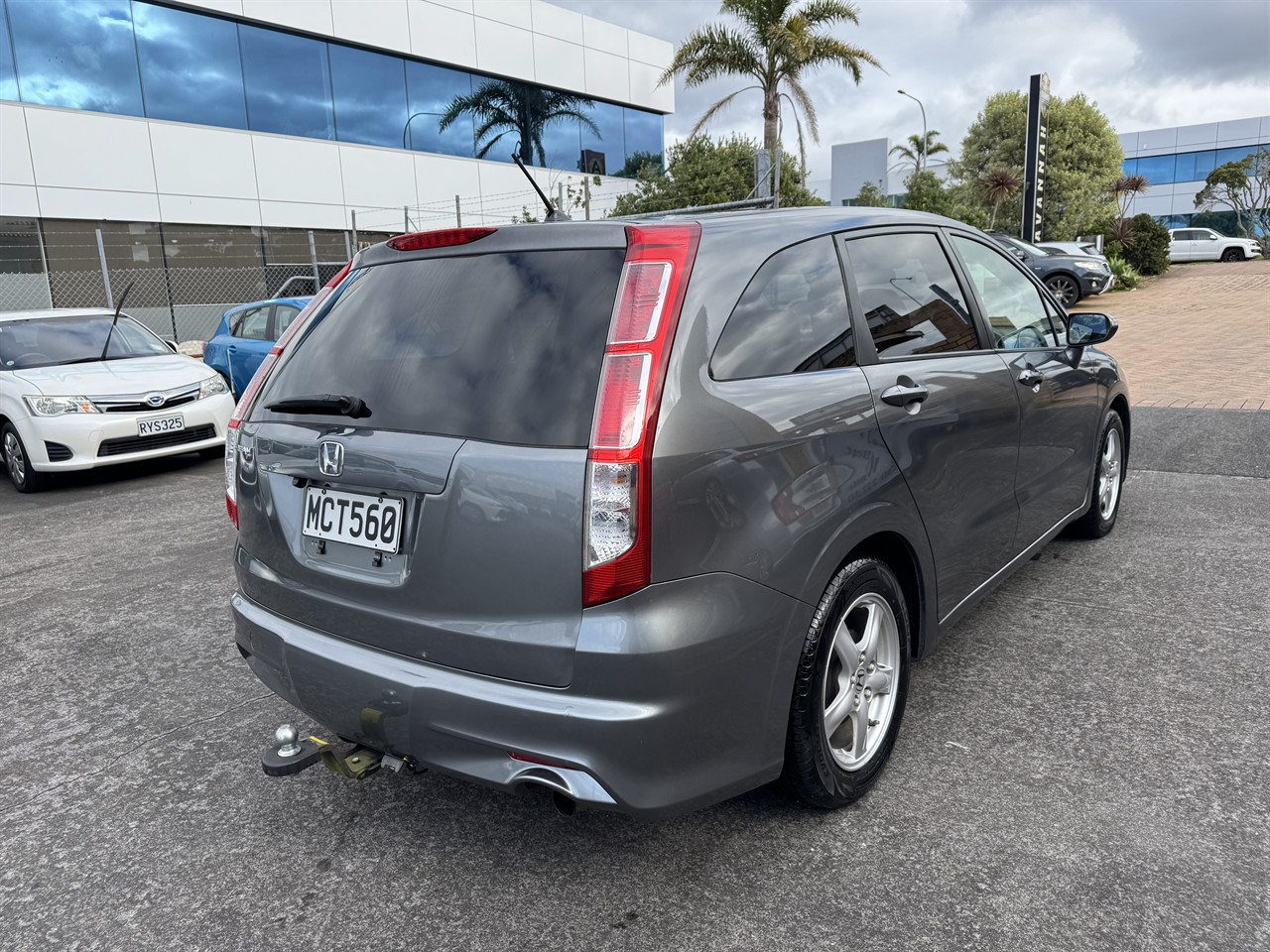 2010 Honda Stream thumbnail