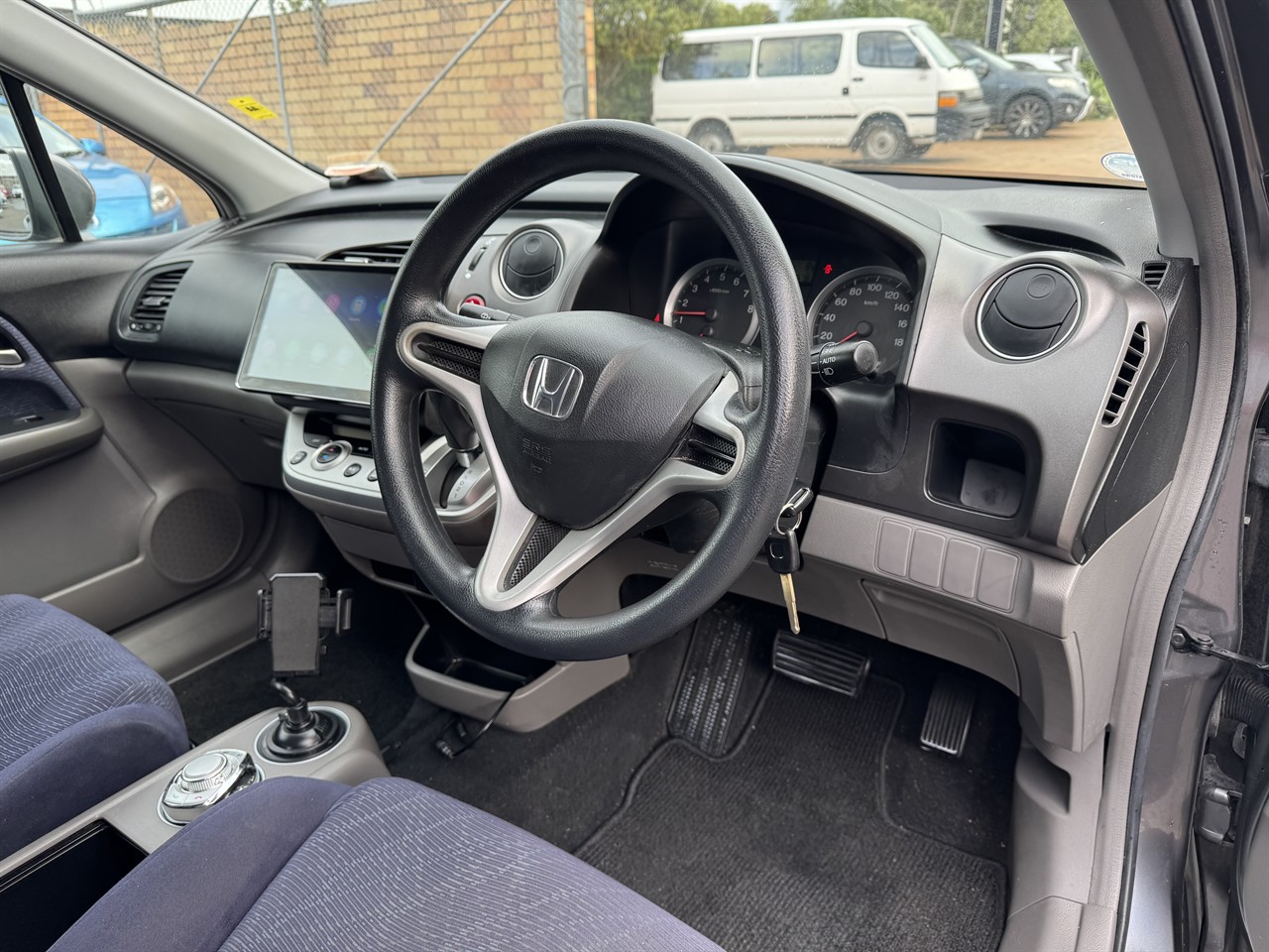 2010 Honda Stream thumbnail