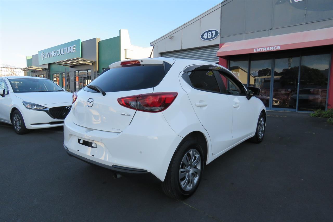 2020 Mazda 2 thumbnail