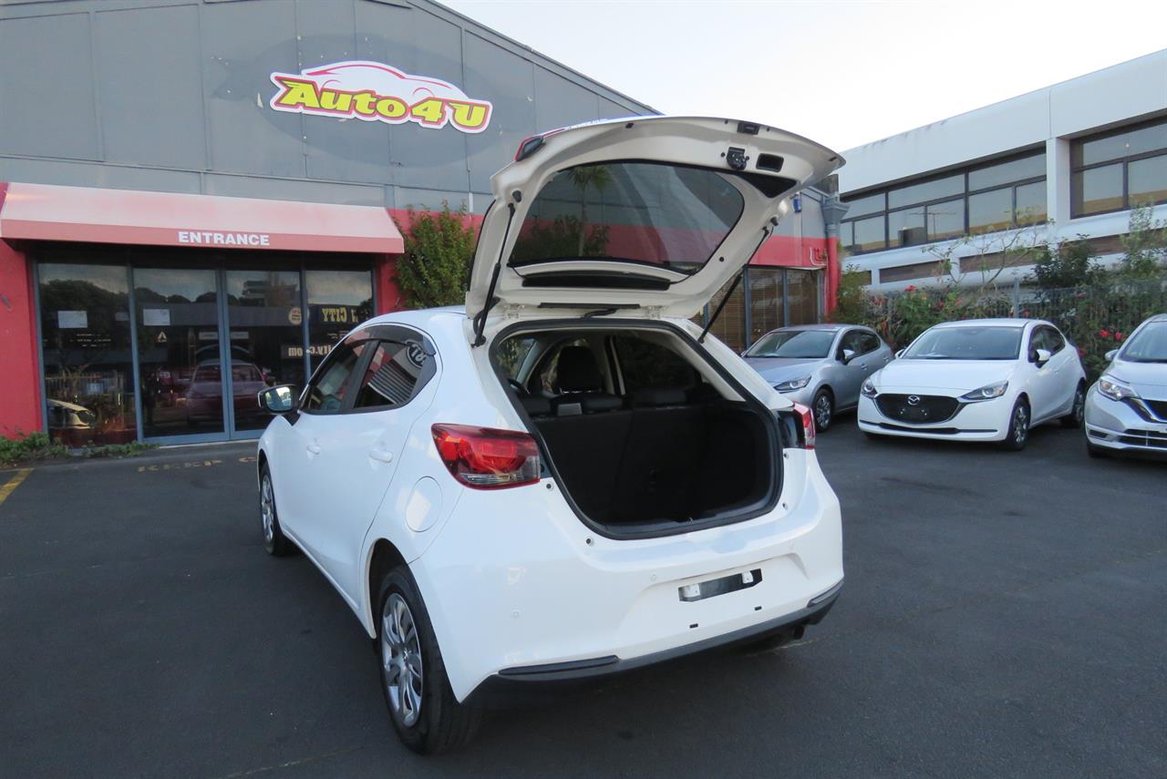 2020 Mazda 2 thumbnail