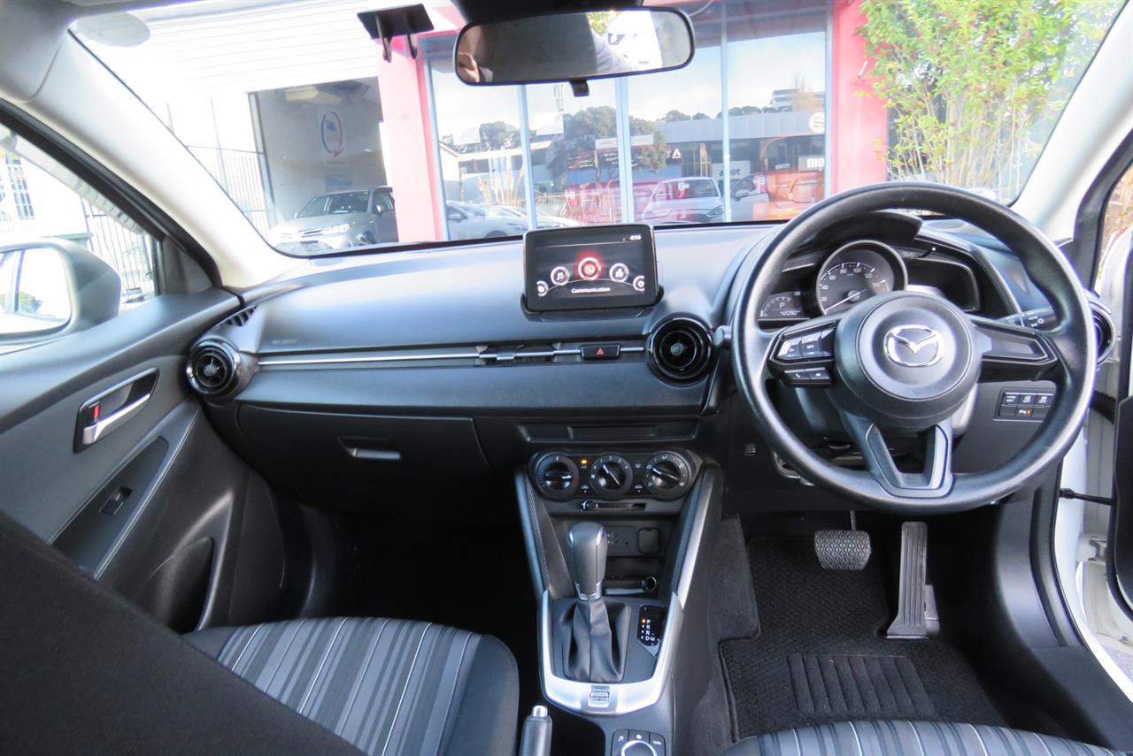 2020 Mazda 2 thumbnail