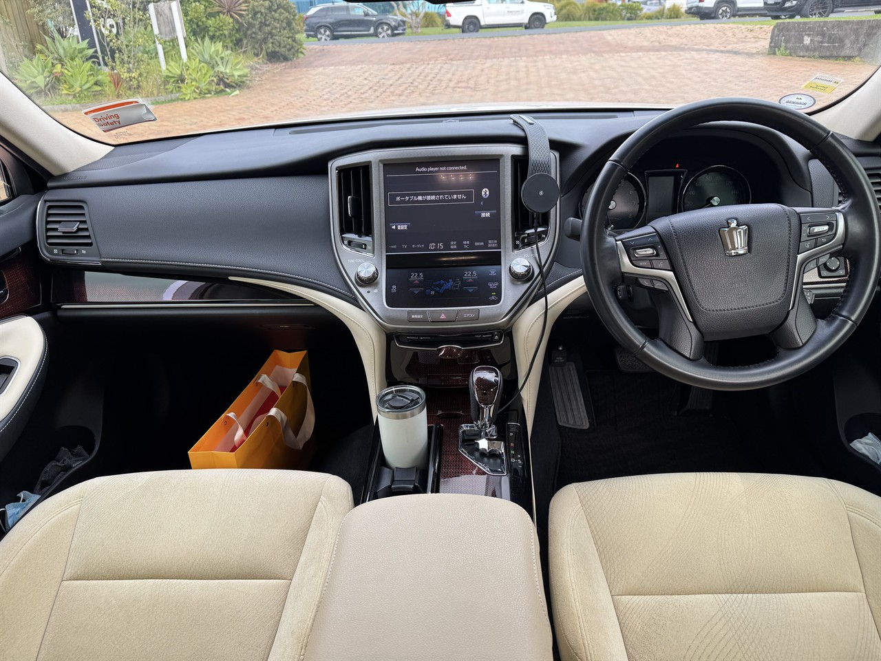 2017 Toyota Crown thumbnail
