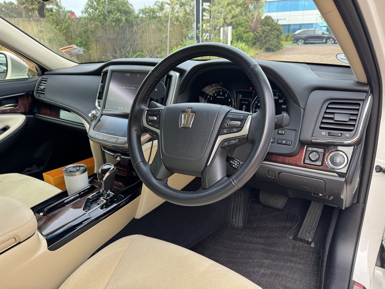 2017 Toyota Crown thumbnail