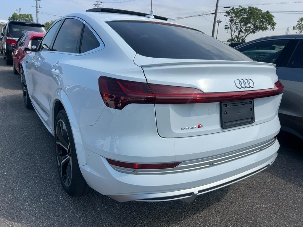 2023 Audi e-tron thumbnail