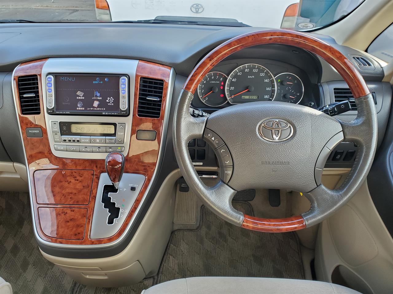 2005 Toyota Alphard thumbnail