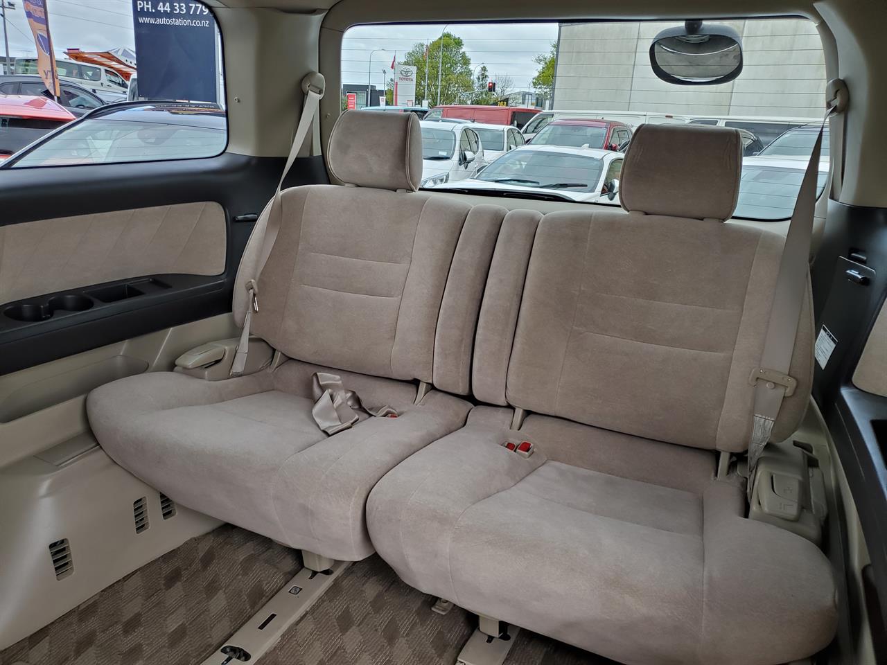 2005 Toyota Alphard thumbnail