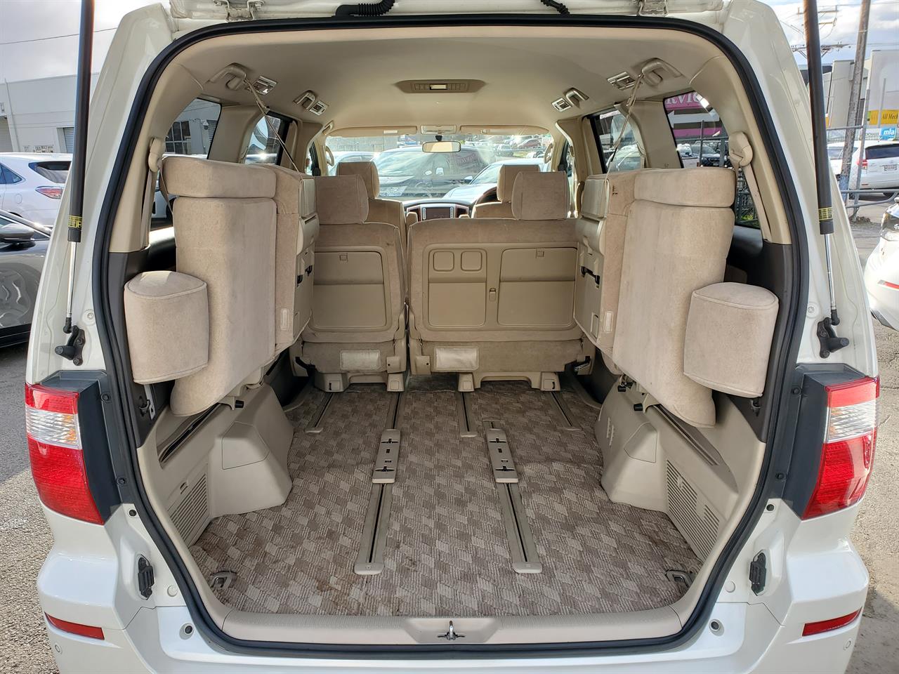 2005 Toyota Alphard thumbnail