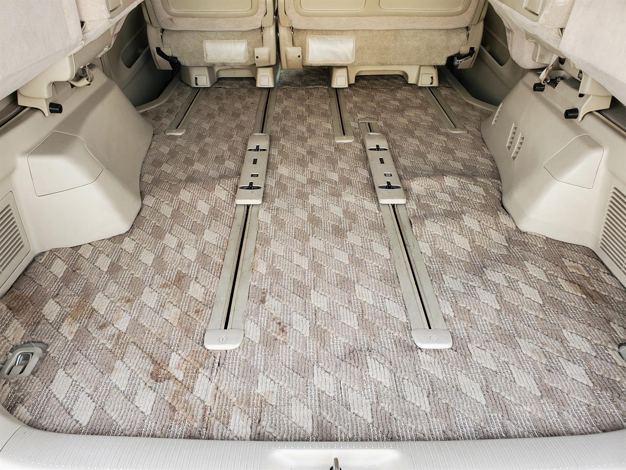 2005 Toyota Alphard thumbnail
