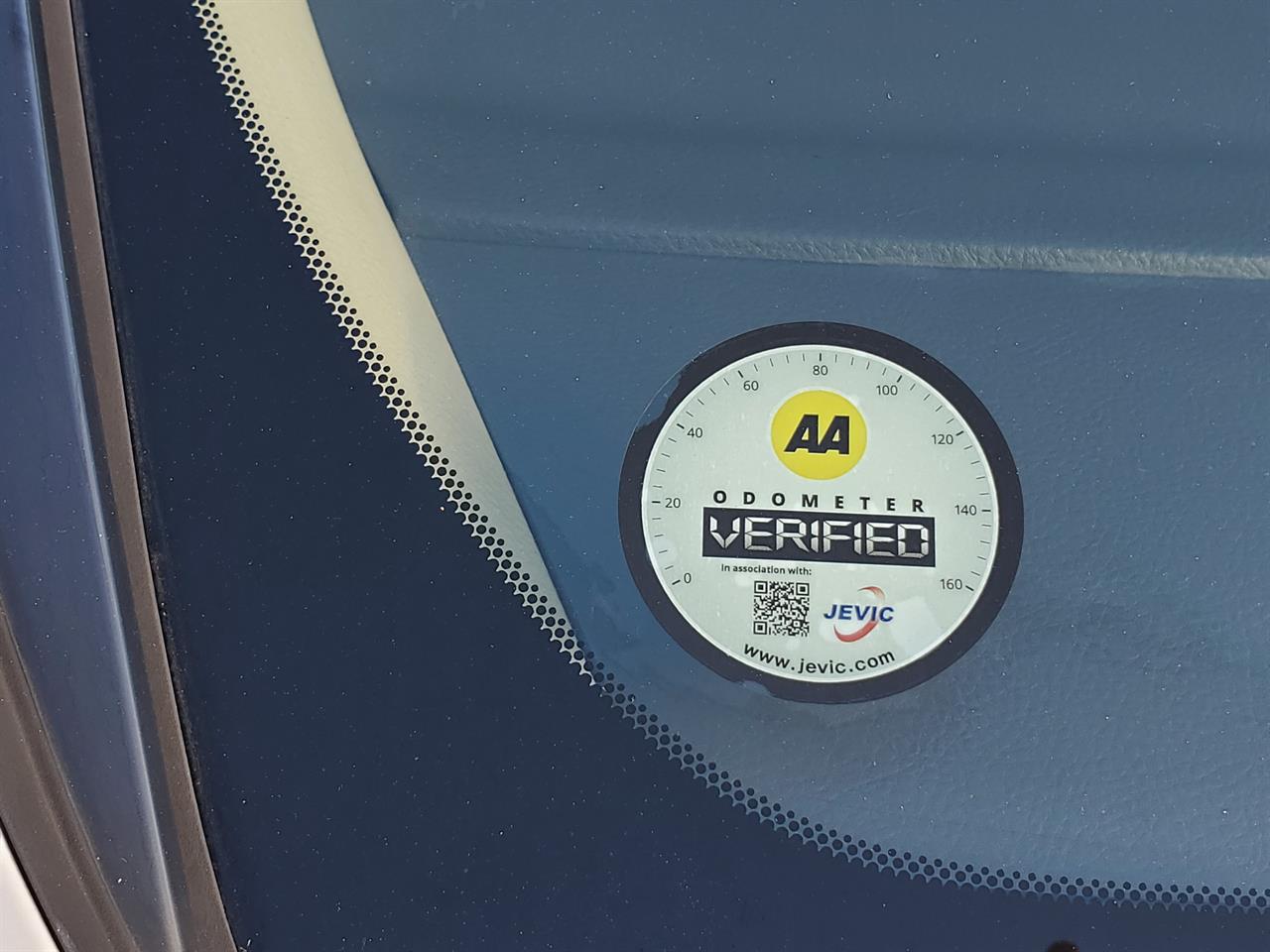 2005 Toyota Alphard thumbnail