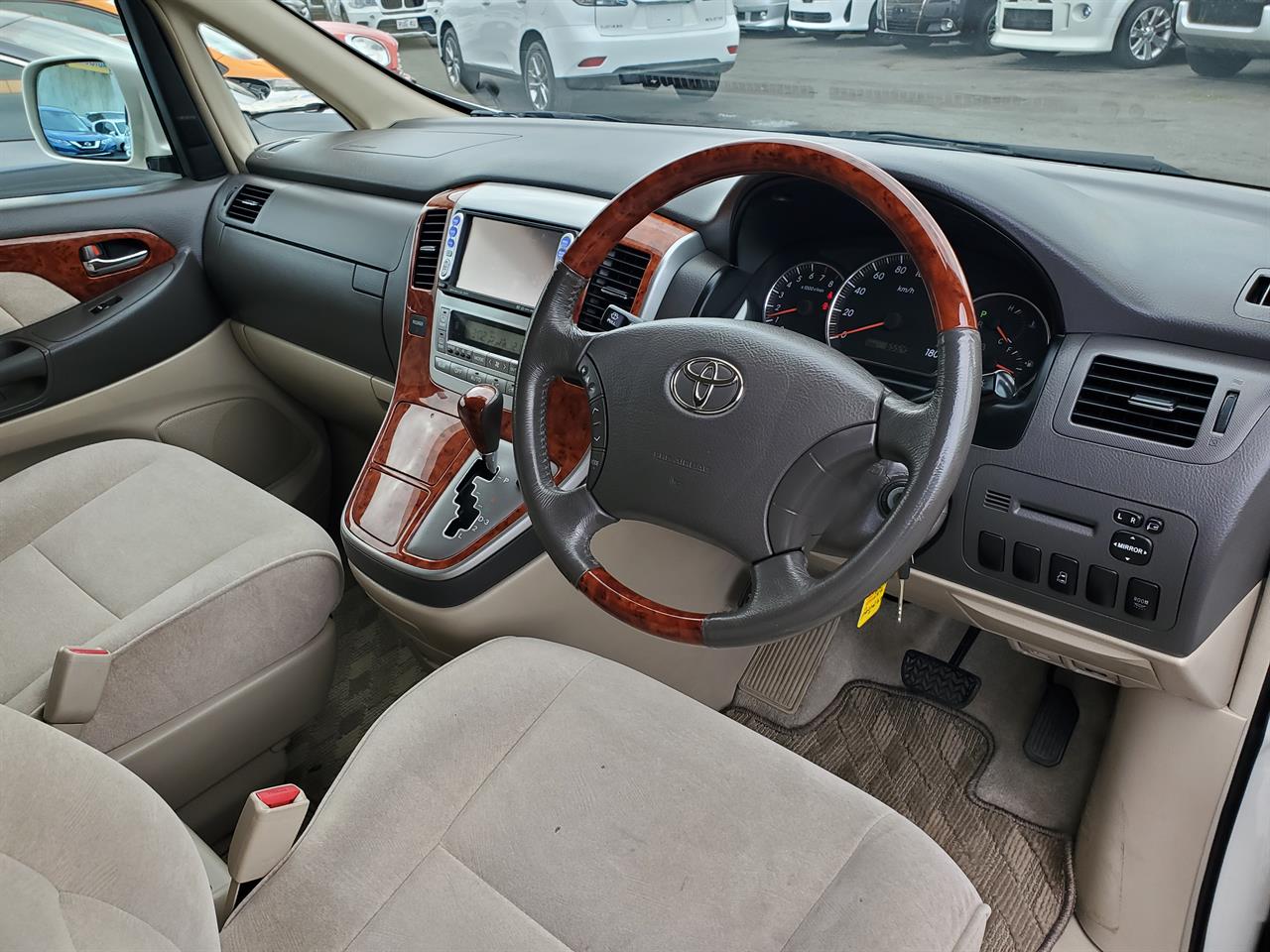 2005 Toyota Alphard thumbnail