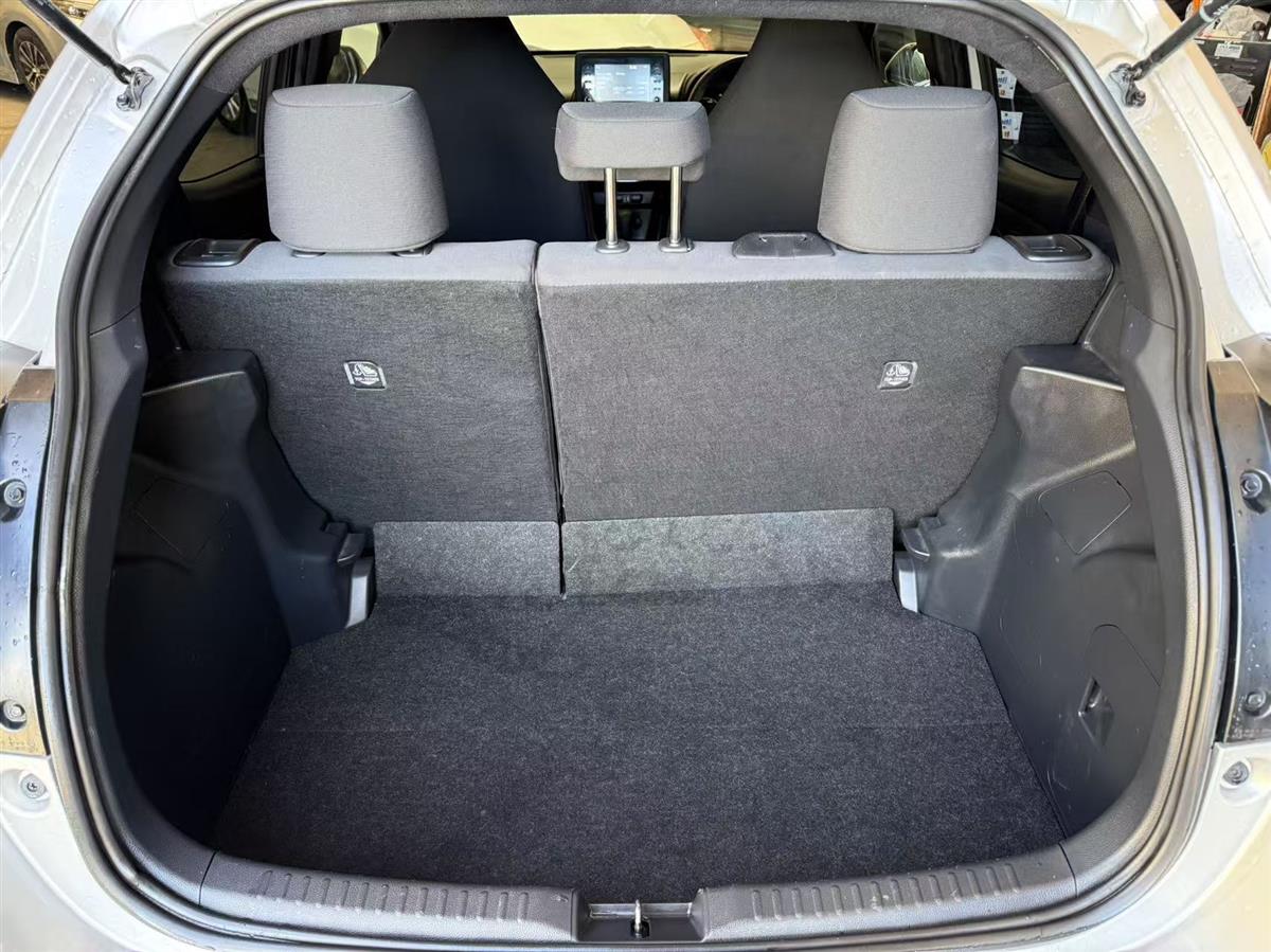 2021 Toyota Yaris thumbnail
