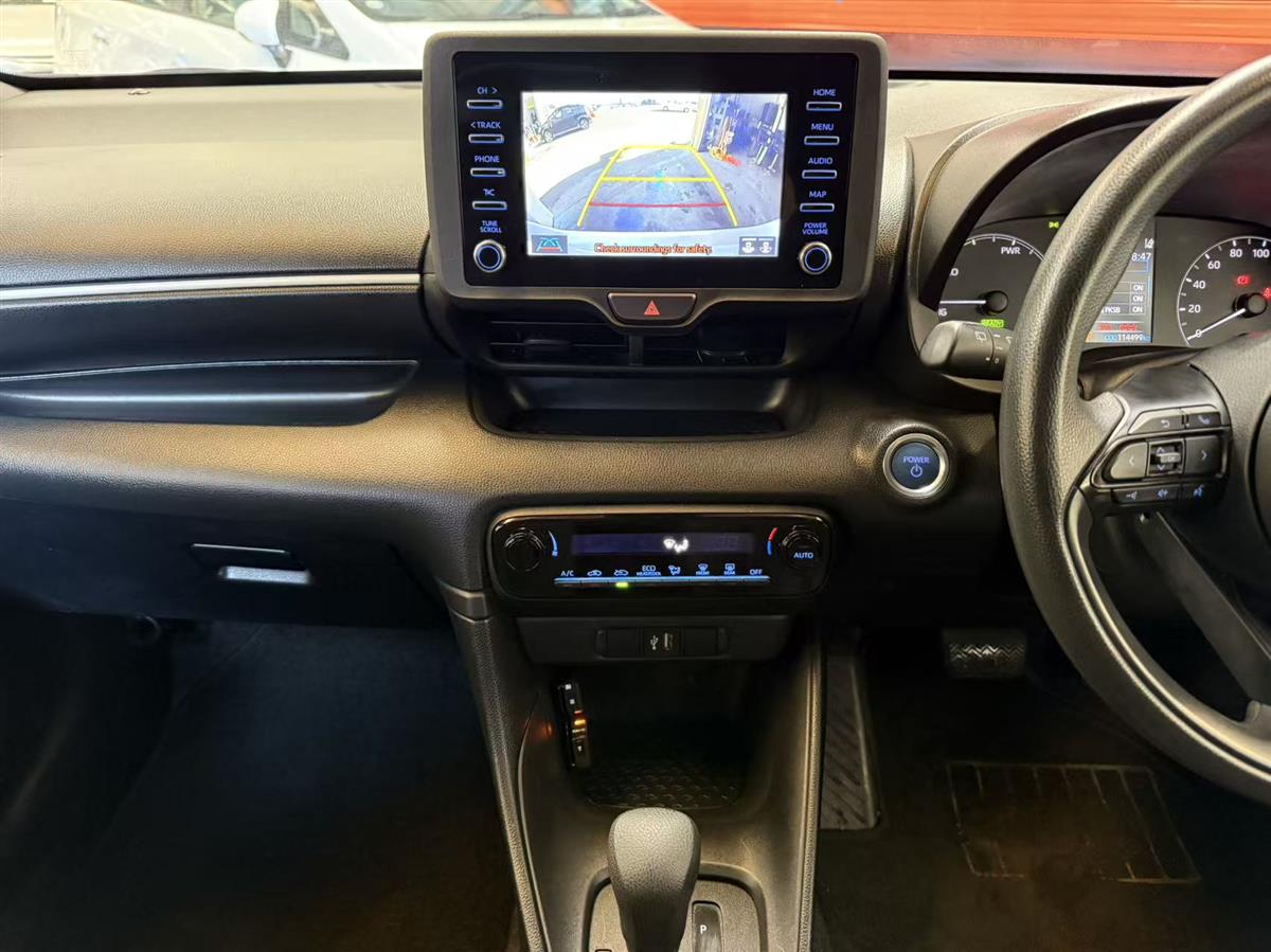 2021 Toyota Yaris thumbnail
