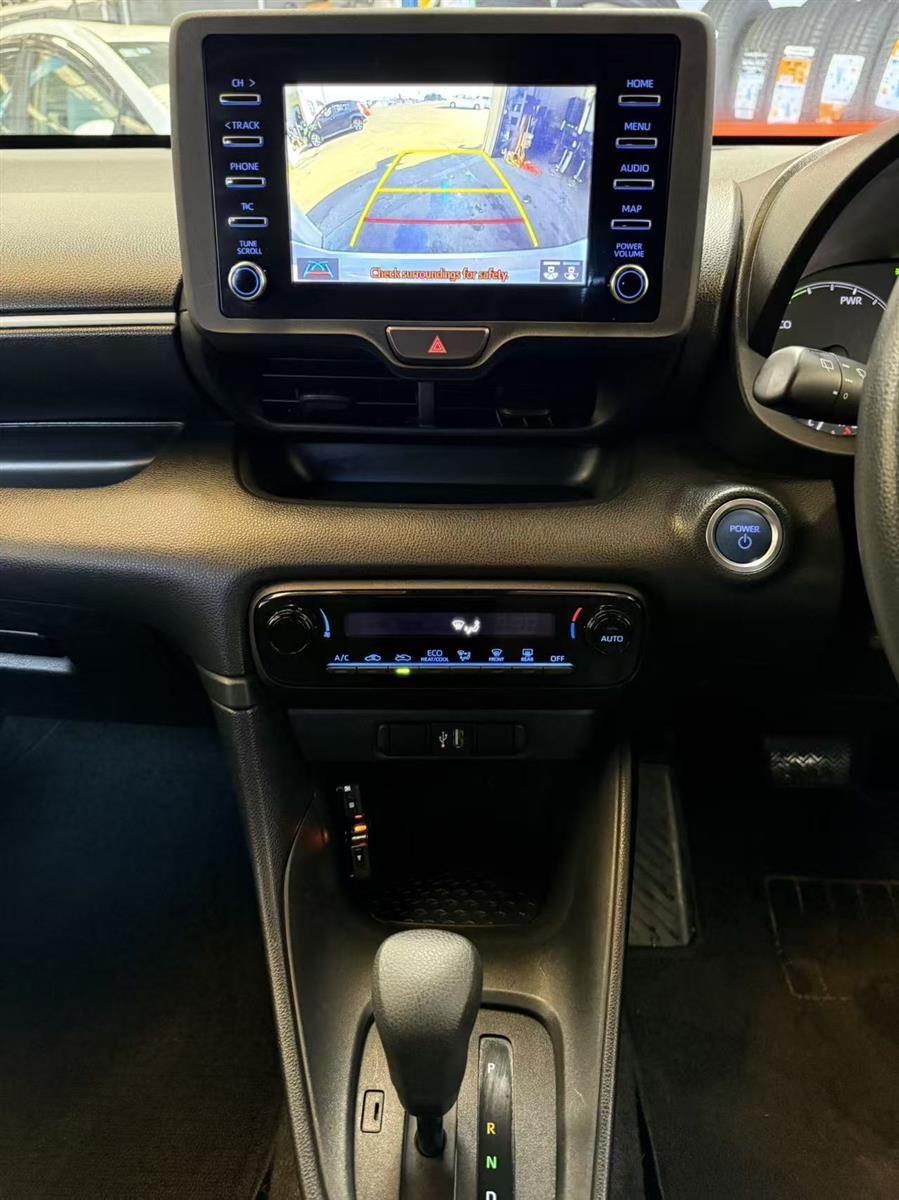 2021 Toyota Yaris thumbnail