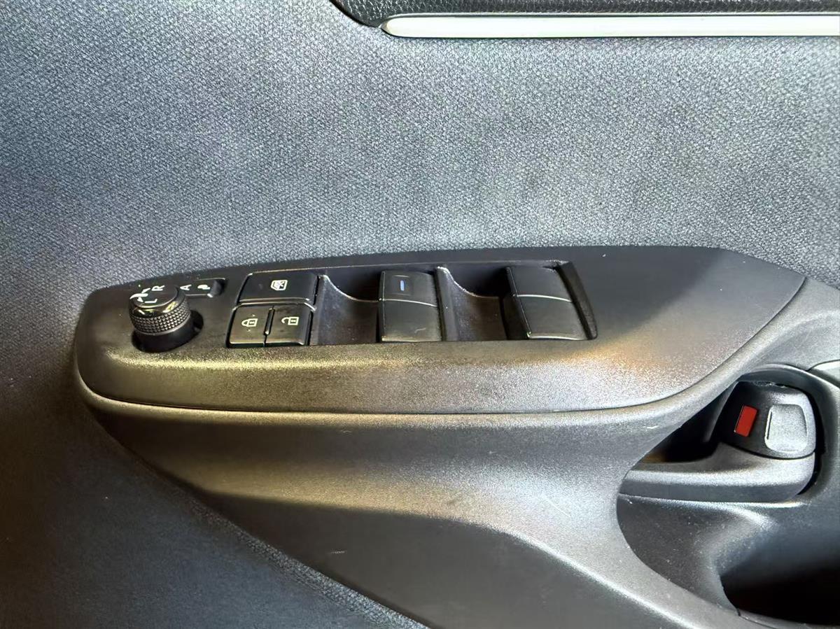 2021 Toyota Yaris thumbnail