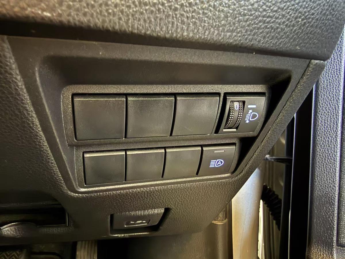 2021 Toyota Yaris thumbnail