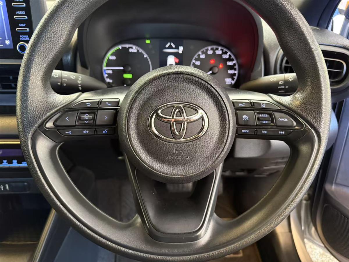 2021 Toyota Yaris thumbnail