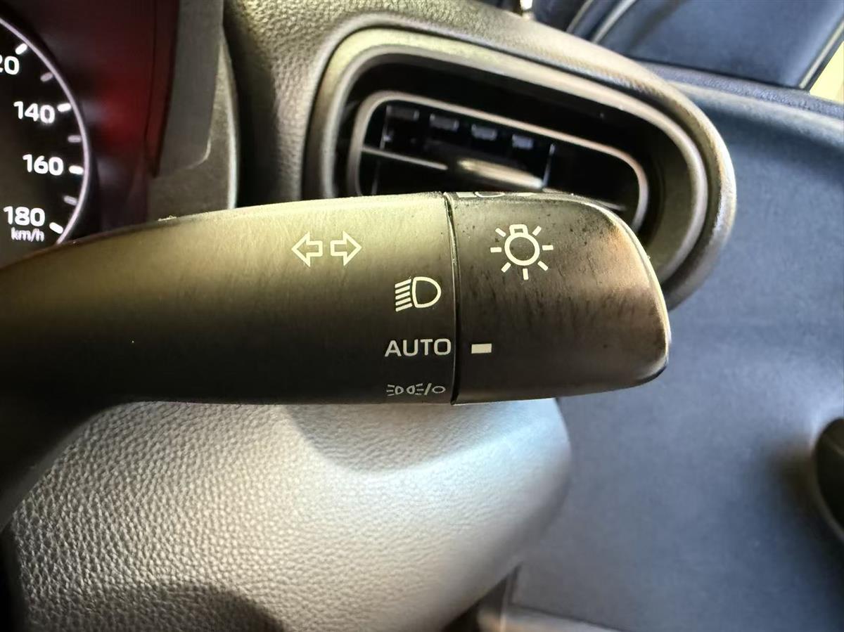 2021 Toyota Yaris thumbnail