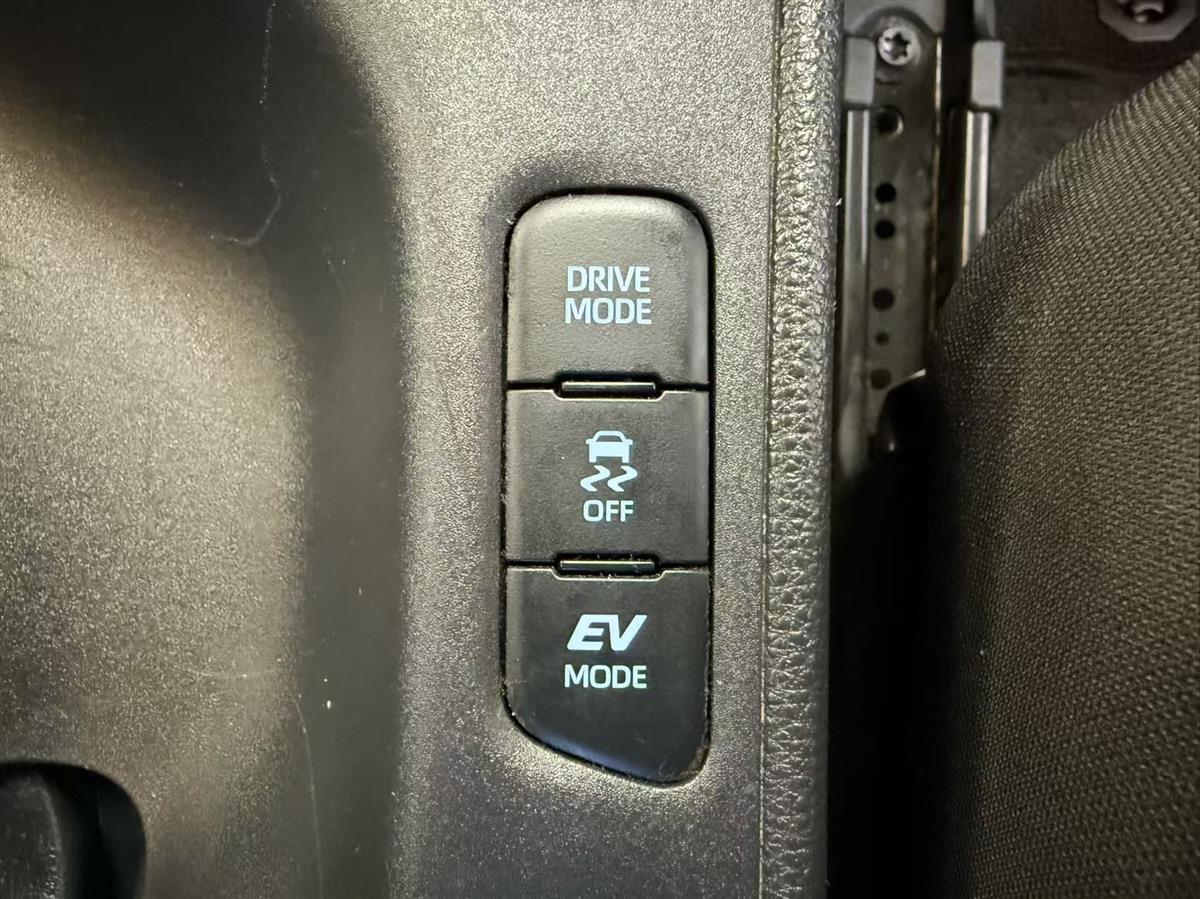 2021 Toyota Yaris thumbnail