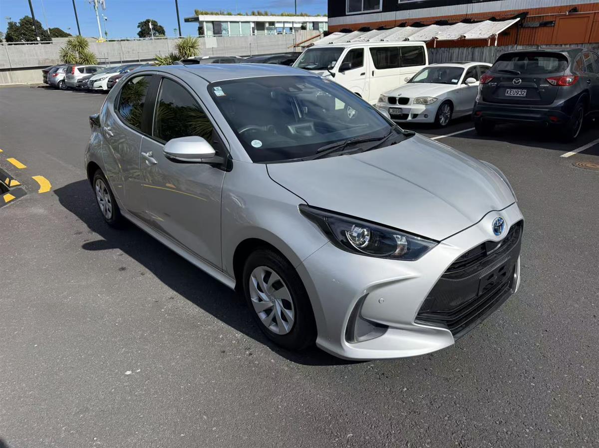 2021 Toyota Yaris thumbnail