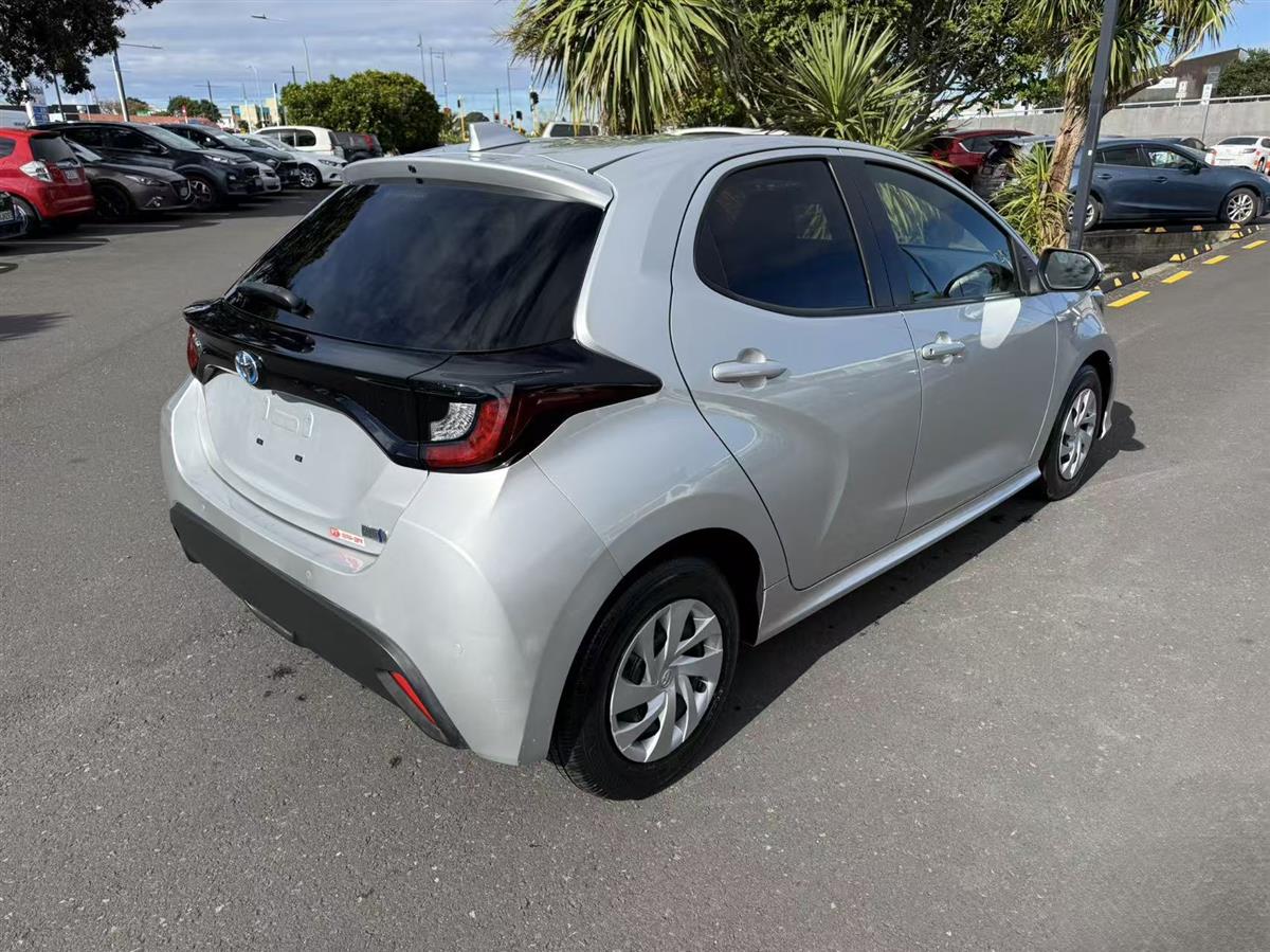 2021 Toyota Yaris thumbnail
