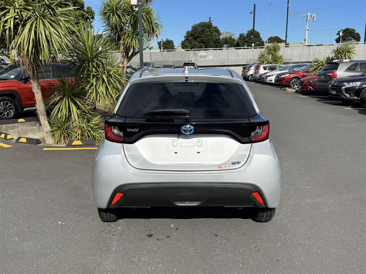 2021 Toyota Yaris thumbnail
