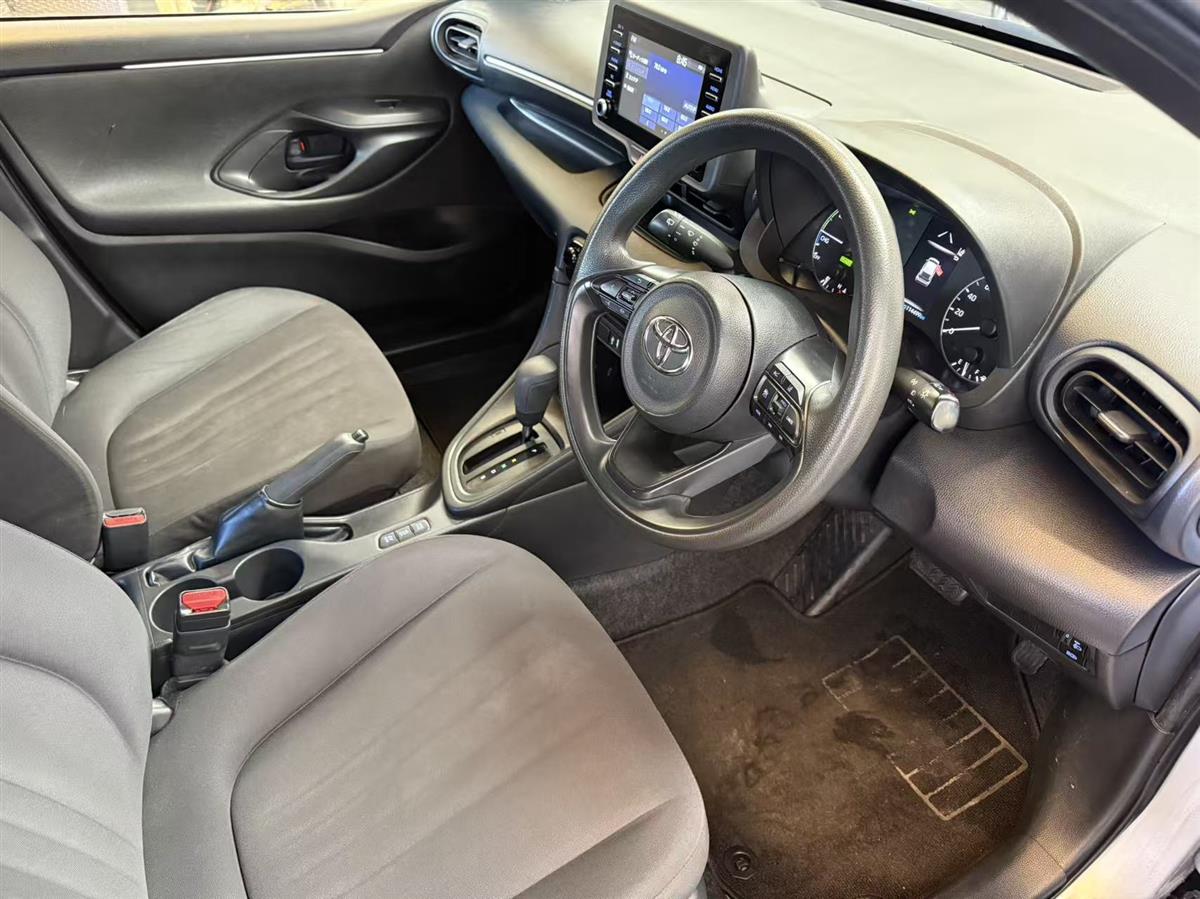 2021 Toyota Yaris thumbnail