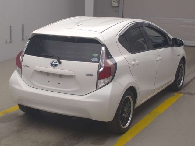 2015 Toyota Aqua thumbnail