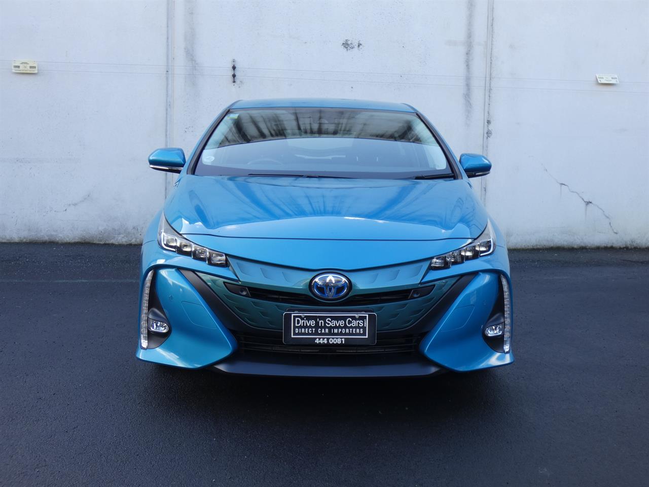2017 Toyota Prius thumbnail