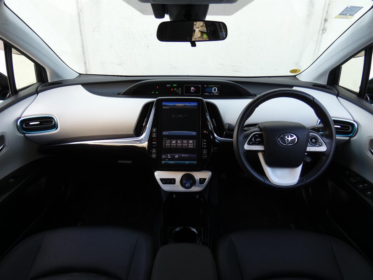 2017 Toyota Prius thumbnail