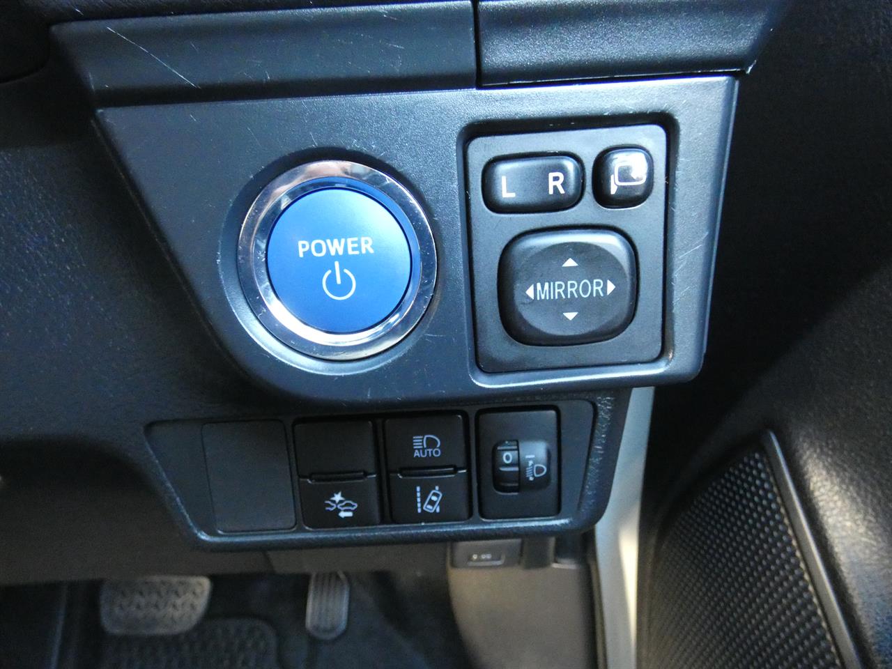 2021 Toyota COROLLA thumbnail