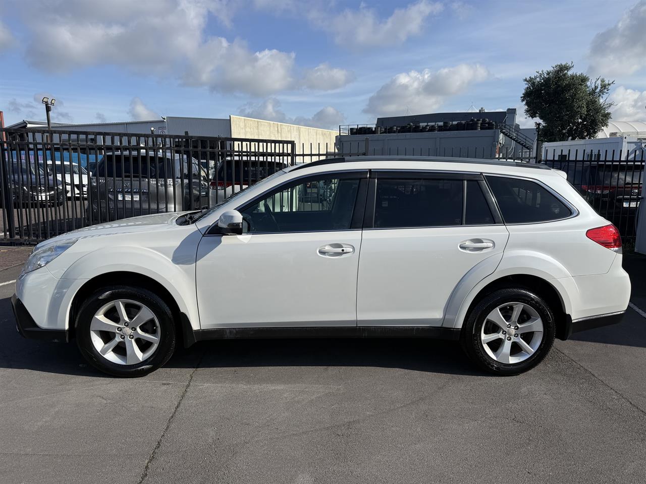 2013 Subaru Outback thumbnail
