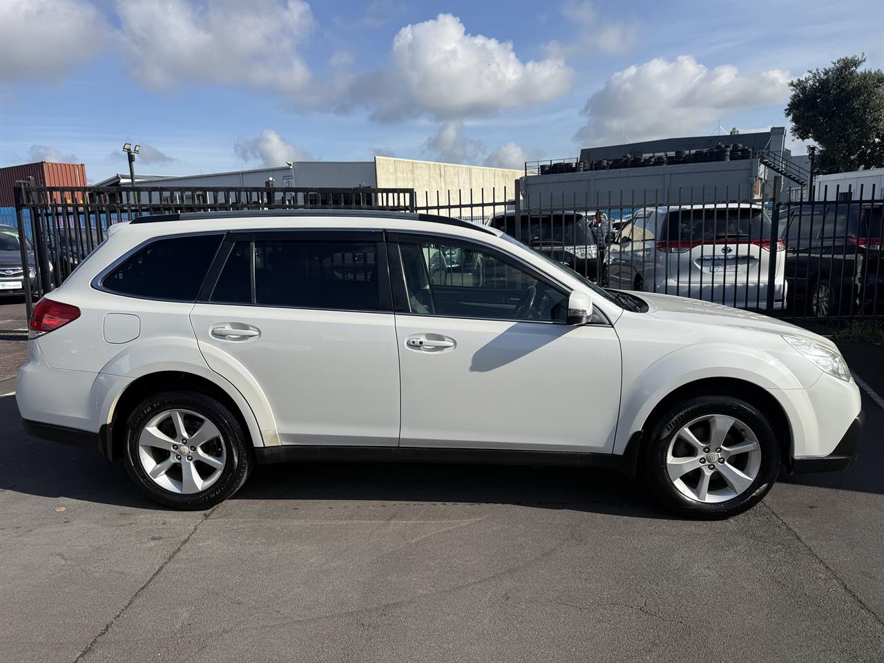 2013 Subaru Outback thumbnail