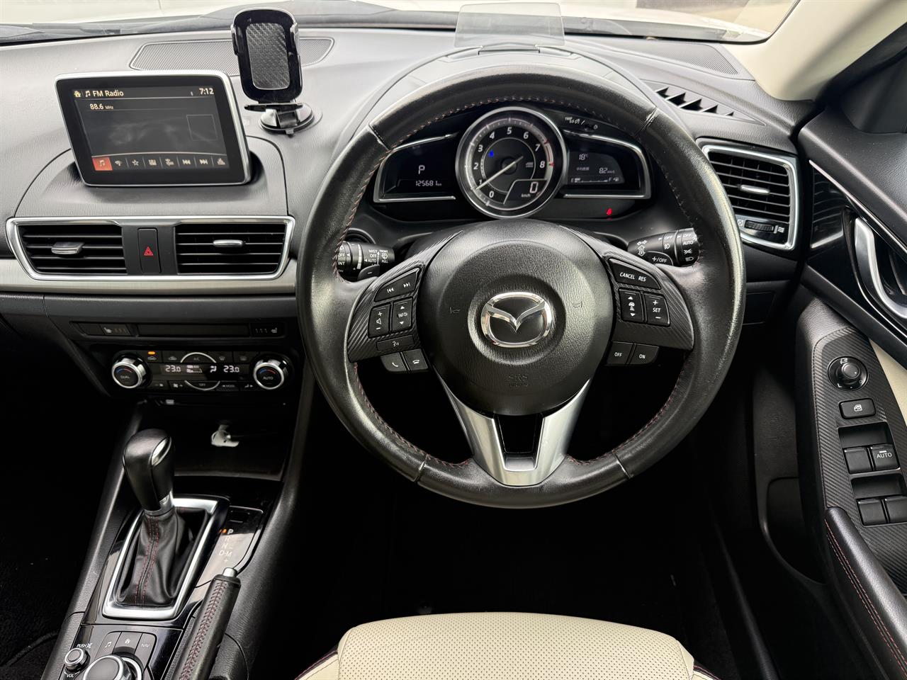 2014 Mazda Axela thumbnail