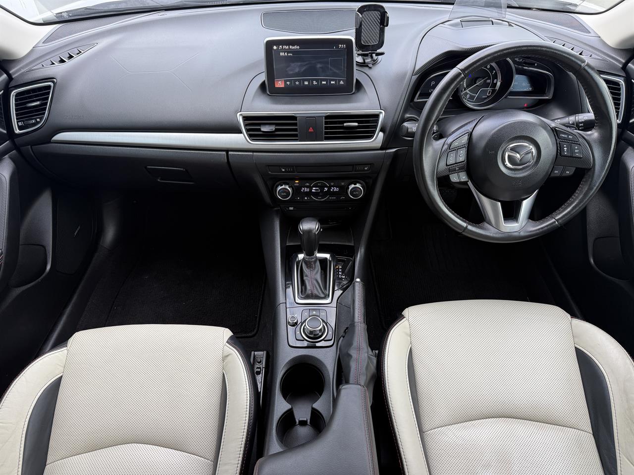 2014 Mazda Axela thumbnail