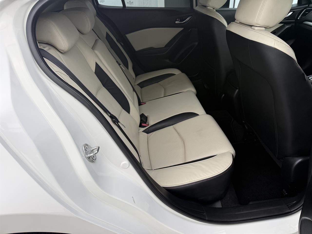 2014 Mazda Axela thumbnail