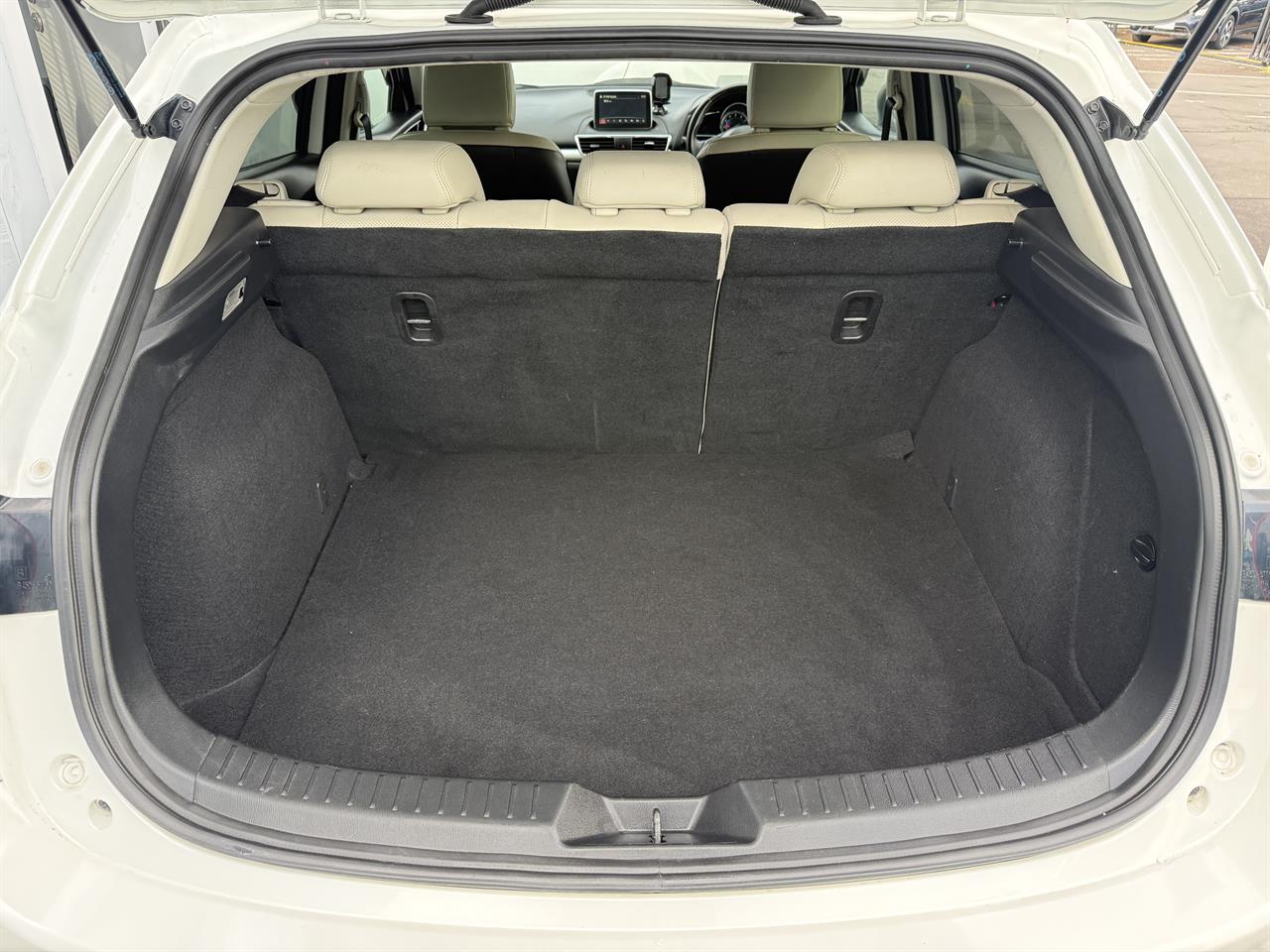 2014 Mazda Axela thumbnail