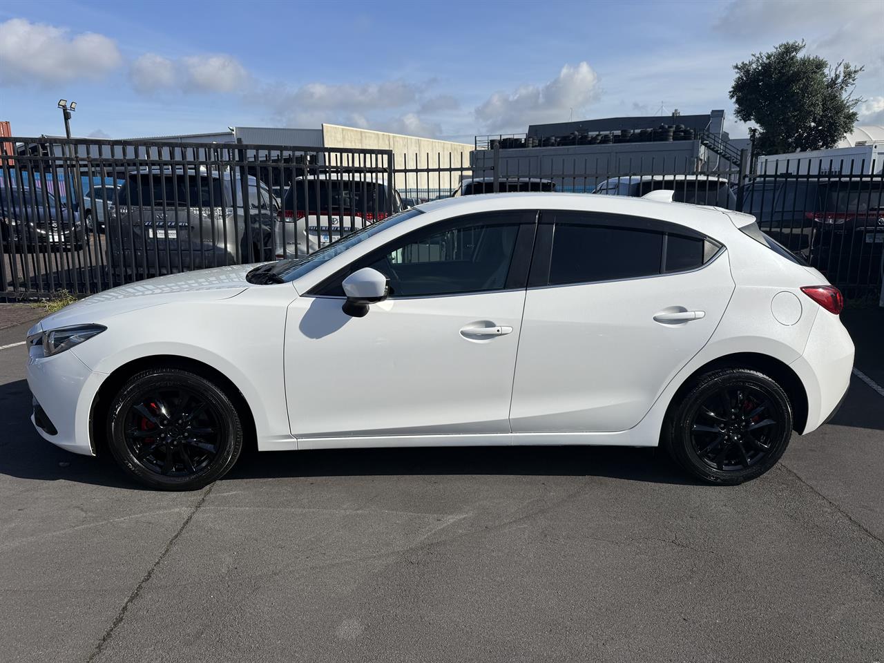2014 Mazda Axela thumbnail