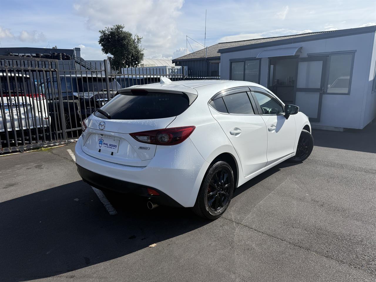 2014 Mazda Axela thumbnail