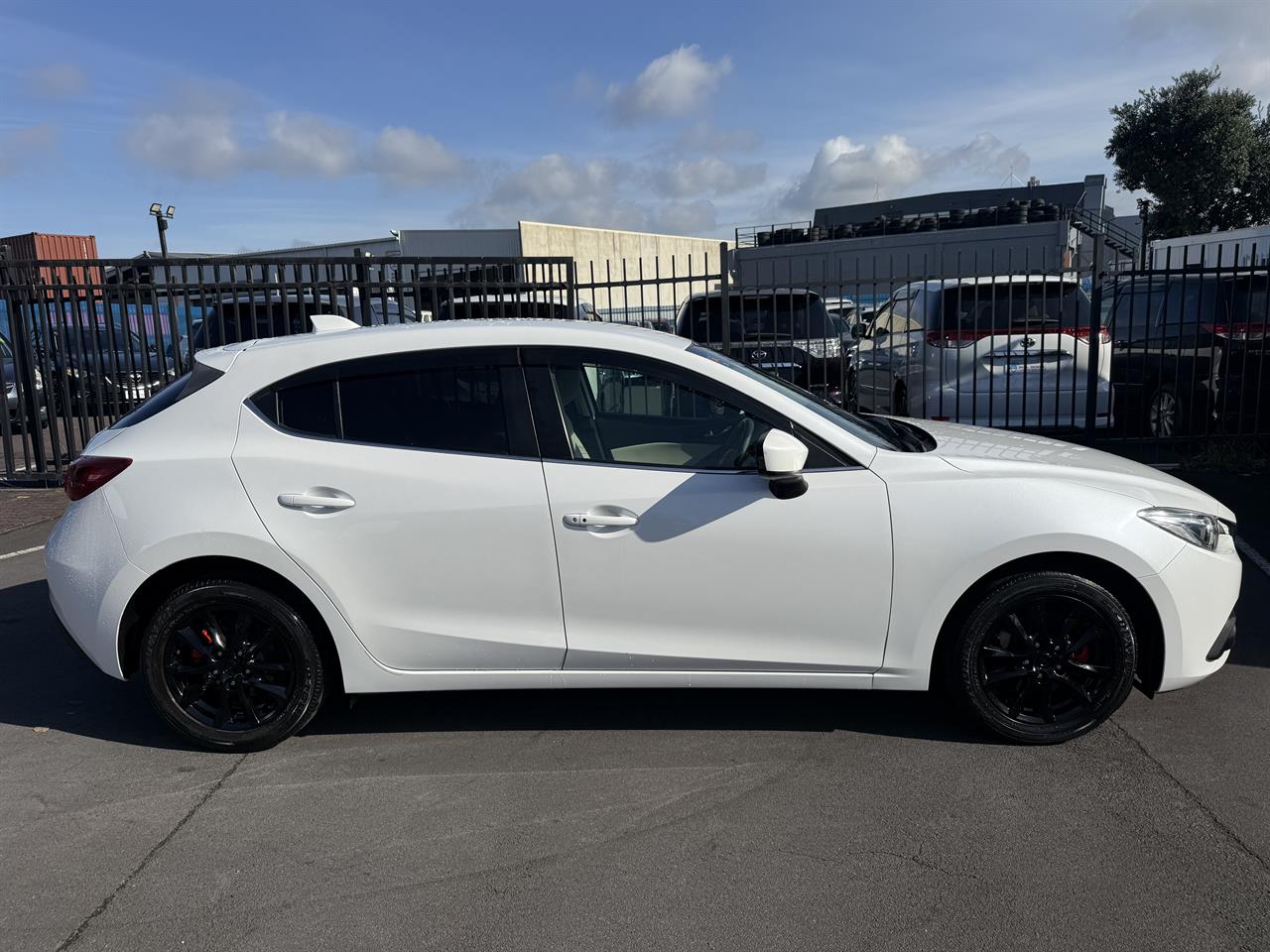 2014 Mazda Axela thumbnail
