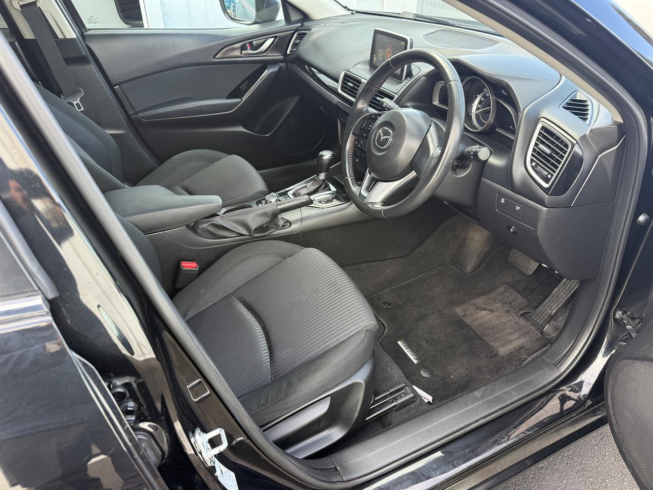 2014 Mazda Axela thumbnail