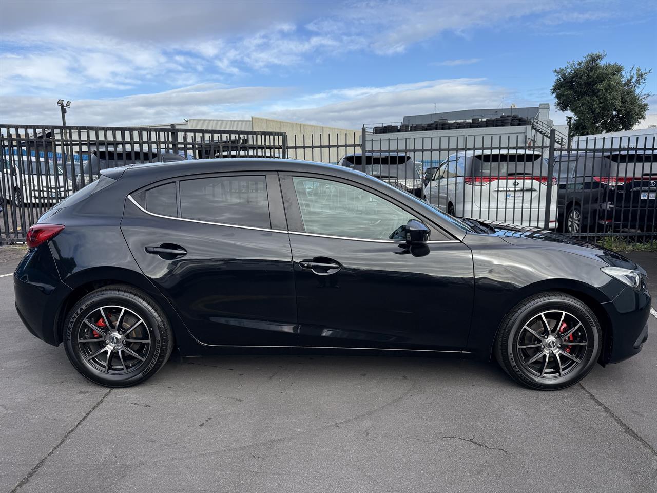 2014 Mazda Axela thumbnail
