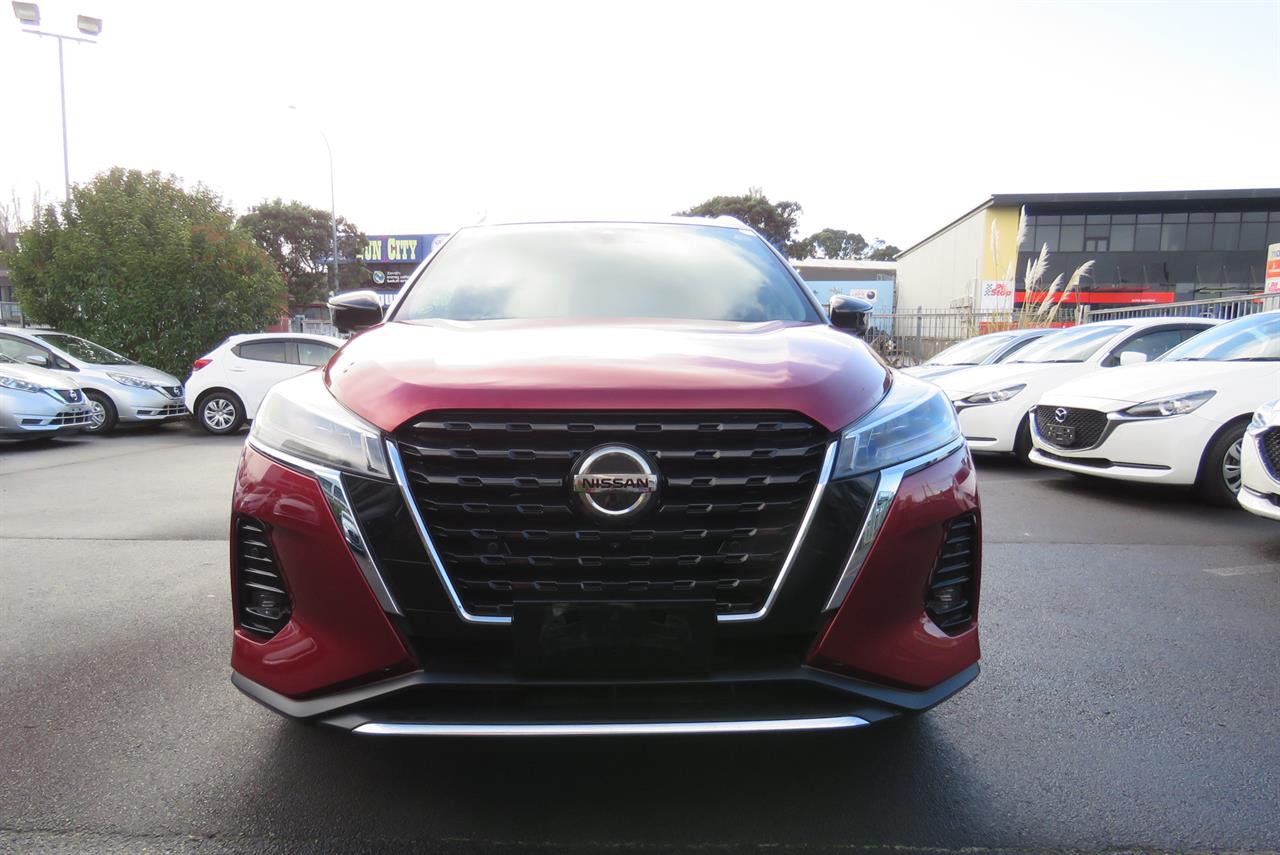 2021 Nissan Kicks thumbnail
