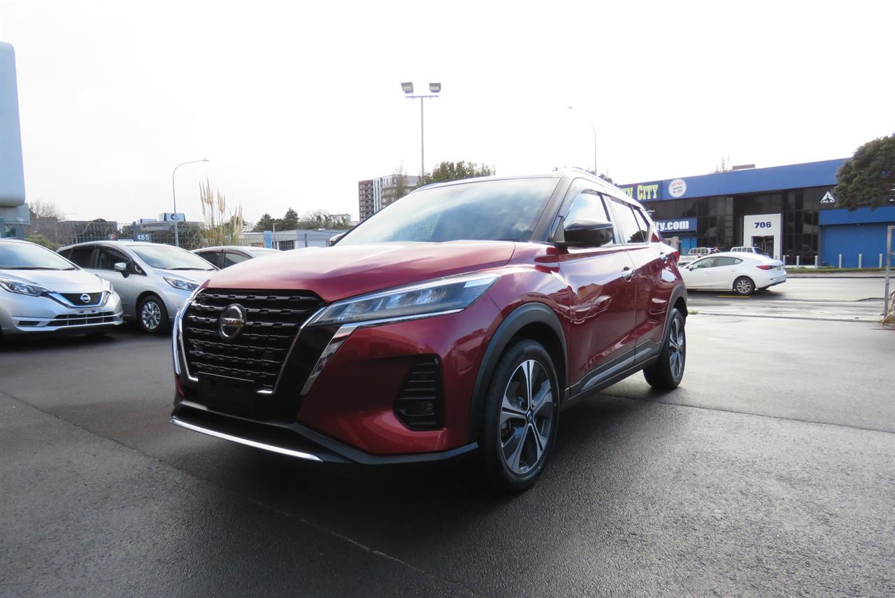 2021 Nissan Kicks thumbnail
