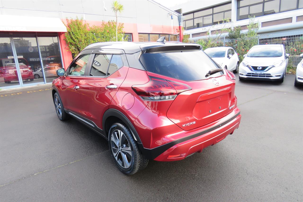 2021 Nissan Kicks thumbnail