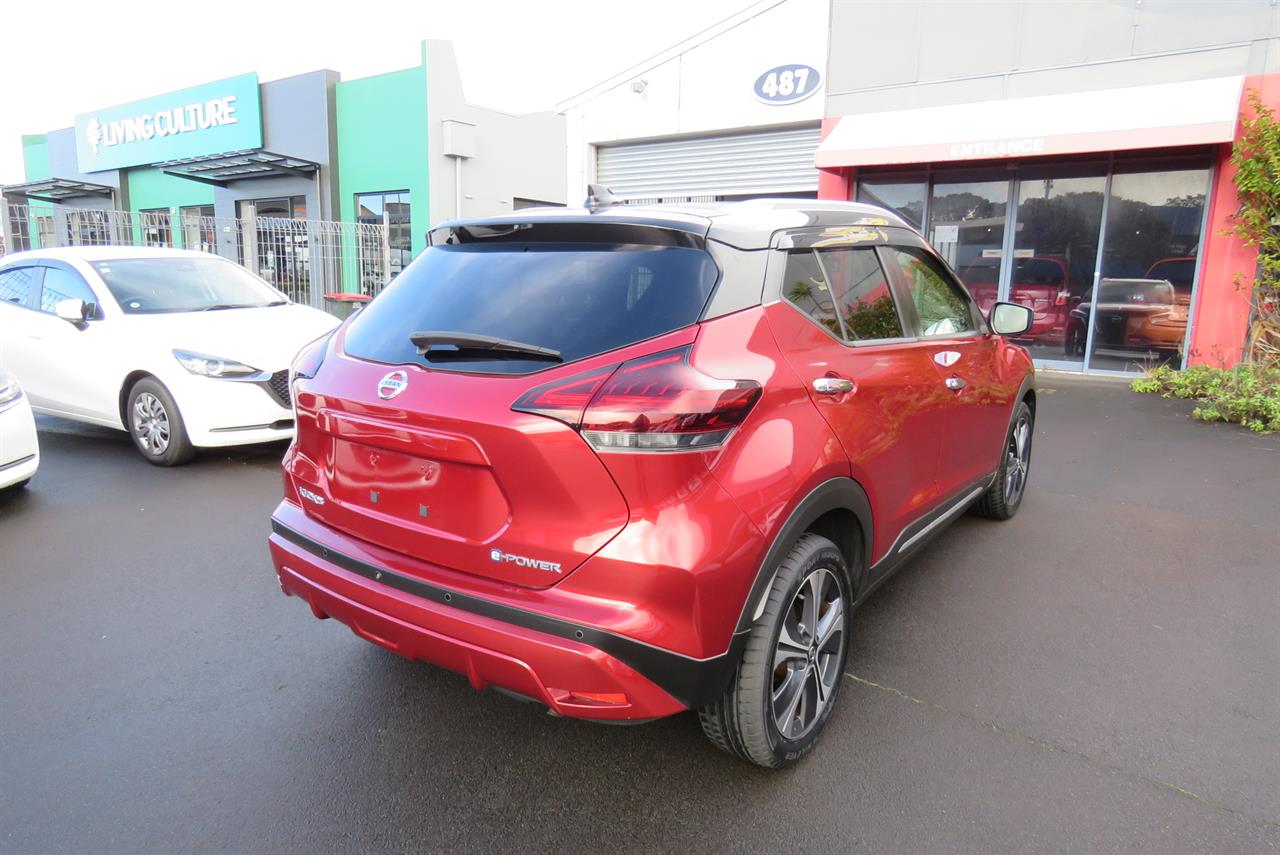 2021 Nissan Kicks thumbnail