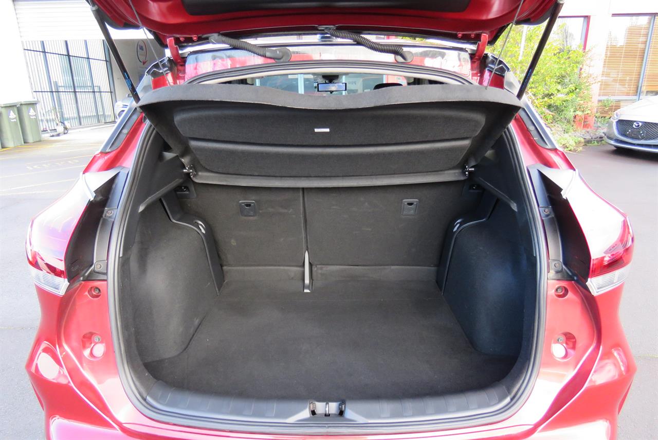 2021 Nissan Kicks thumbnail