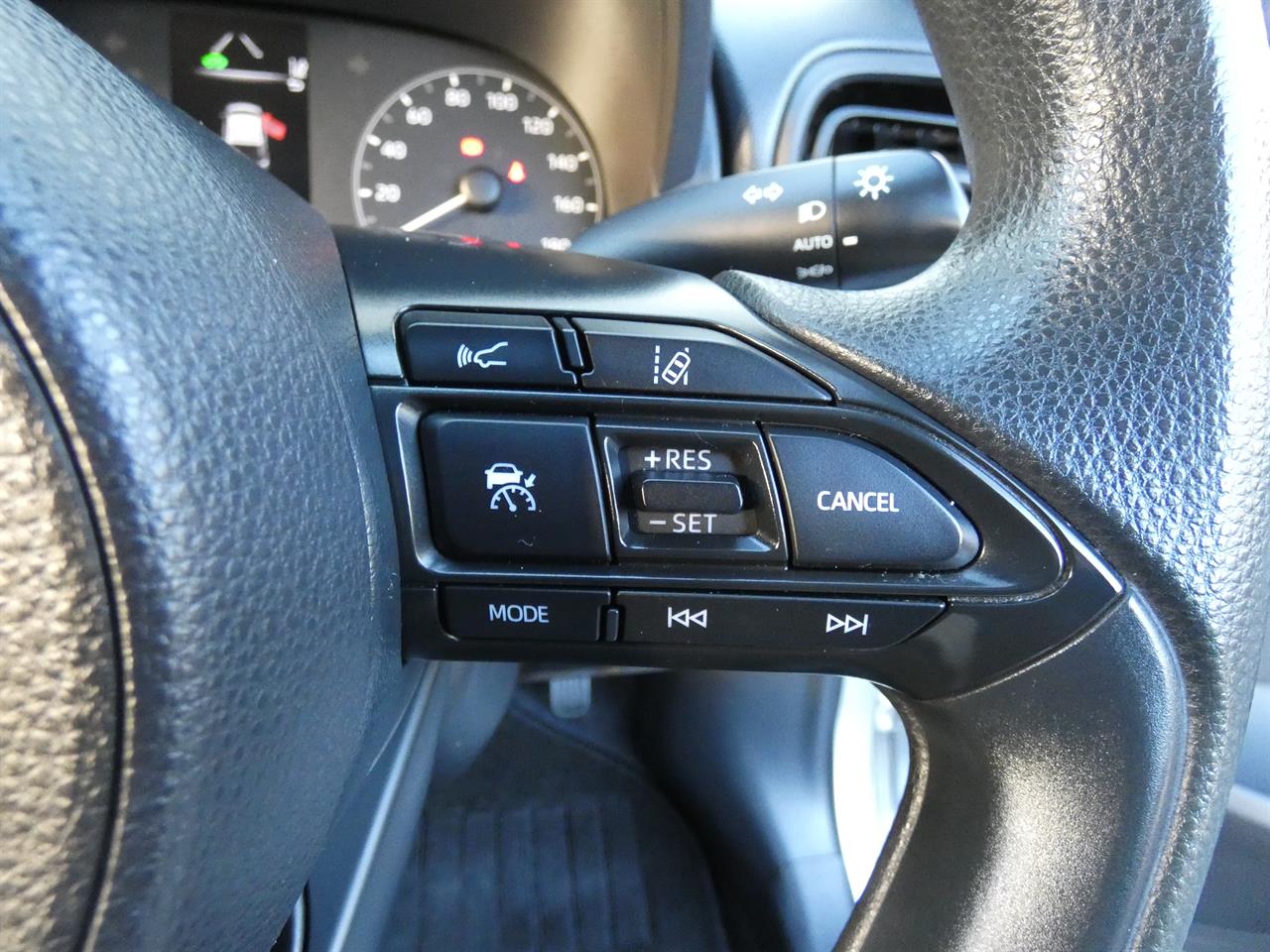 2022 Toyota YARIS thumbnail