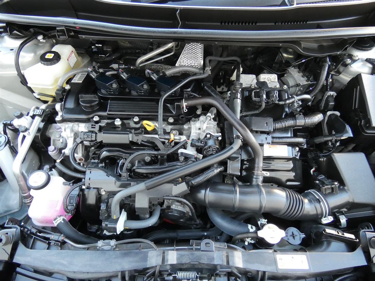 2022 Toyota YARIS thumbnail