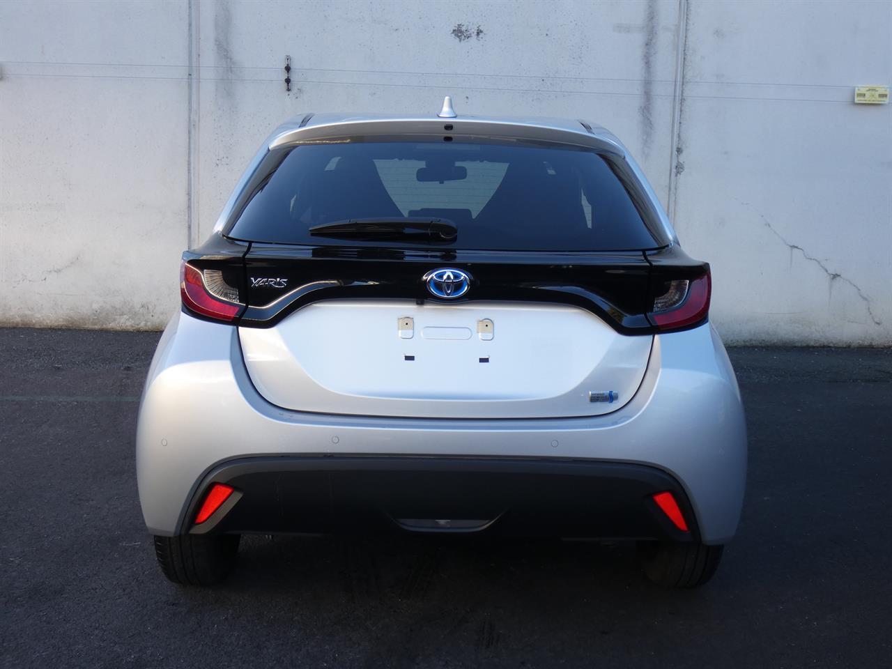 2022 Toyota YARIS thumbnail